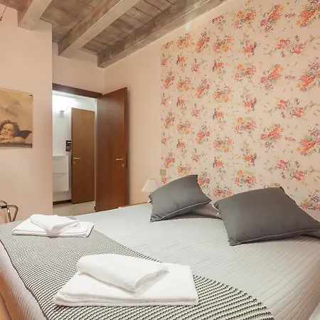 Casa Carega Верона
